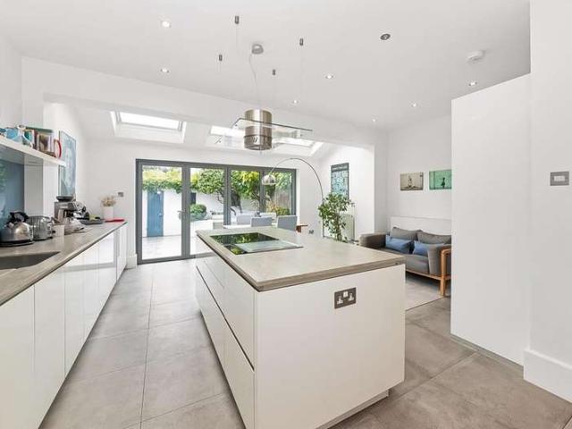 Cottage for sale in Tulse Hill, Greater London