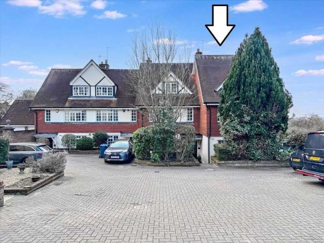 Cottage for sale in Harrow On The Hill, Greater London