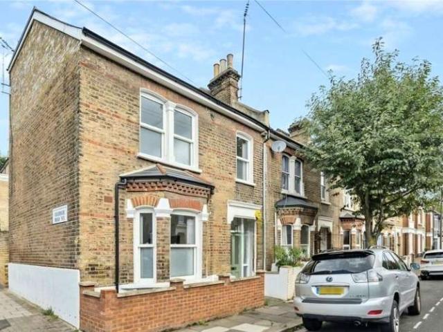 Cottage for sale in London Borough of Hammersmith and Fulham, Greater London