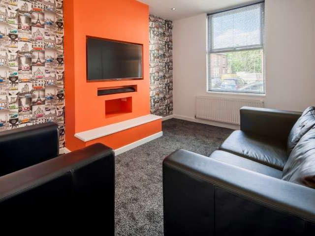 Cottage for rent in Hyde Park, West Yorkshire