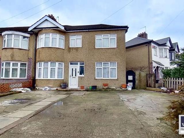 Cottage for sale in Broxbourne, Hertfordshire