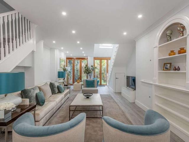 Terraced House for rent in St John's Wood, St. John's Wood