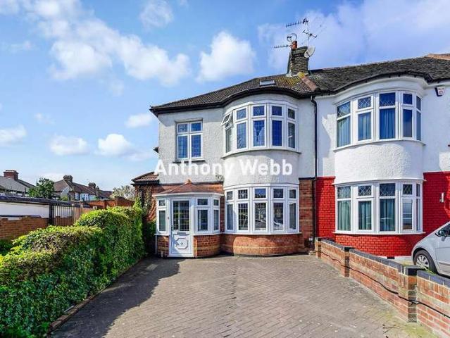 Cottage for sale in Bowes, Greater London