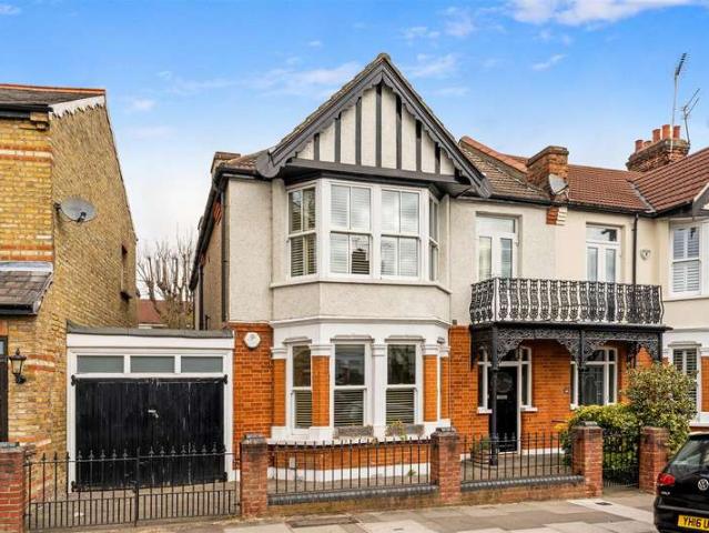 Terraced House for rent in London, Wanstead