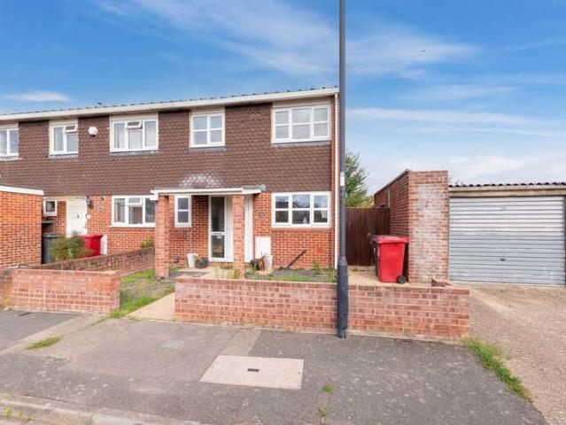 Cottage for sale in Langley, Slough
