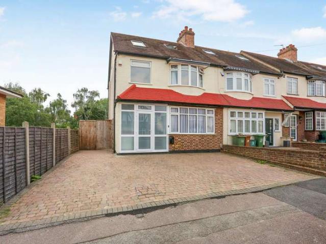 Cottage for sale in Greater London