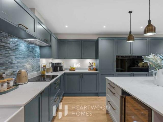 Cottage for sale in St Albans, Five Acres
