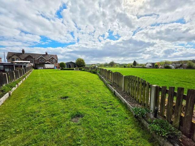 Cottage for sale in Hoyland Common, Tankersley