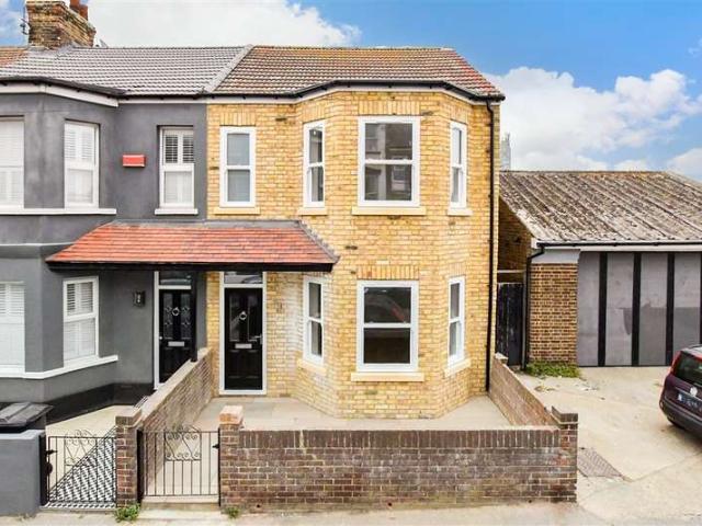 Cottage for sale in Westbrook, Acol