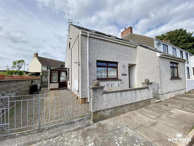Cottage for sale in Monkton, Pembroke