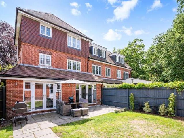 Cottage for sale in Red Hill, Surrey
