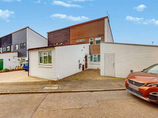 Cottage for sale in London Borough of Hillingdon, Greater London