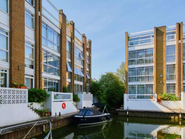 Cottage for sale in Hampton Wick, Greater London