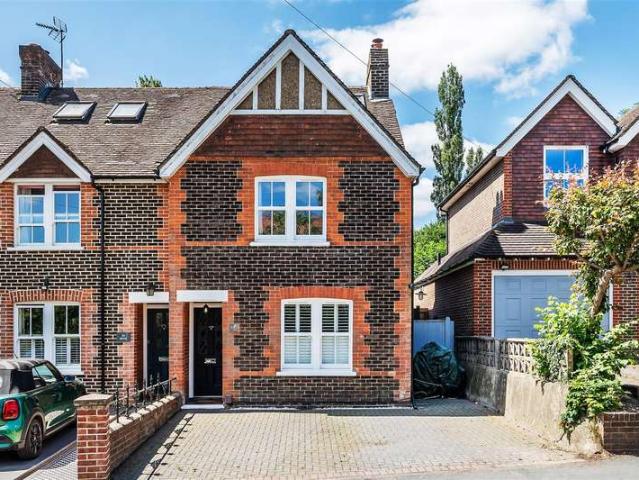 Cottage for sale in Oxted, Hillview