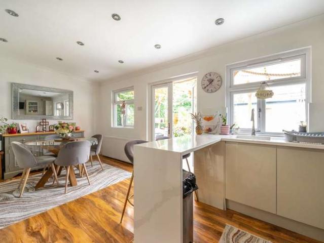 Terraced House for sale in Upton Park, Beckton Terraced House for sale in Upton Park, Beckton
