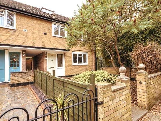Cottage for sale in St. George in the East, Shadwell