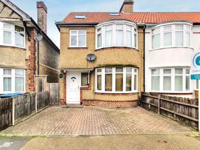 Cottage for sale in Tolworth, Greater London