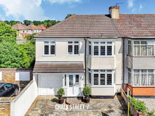 Cottage for sale in Hornchurch, Greater London