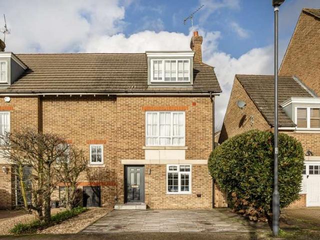 Cottage for sale in Little Stanmore, Greater London