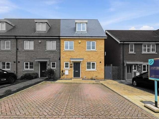 Cottage for sale in Noak Hill, Basildon