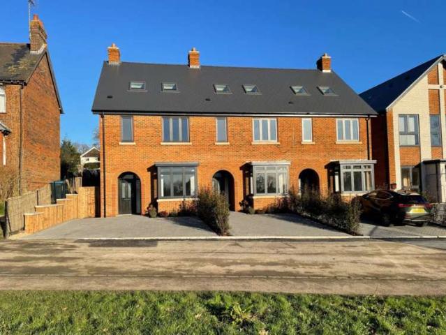 Cottage for sale in Oxted, Hillview