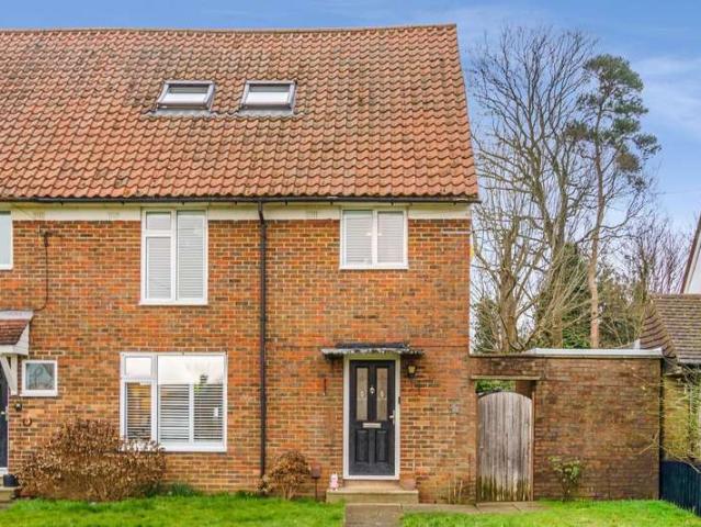 Cottage for sale in Nork, Red Hill