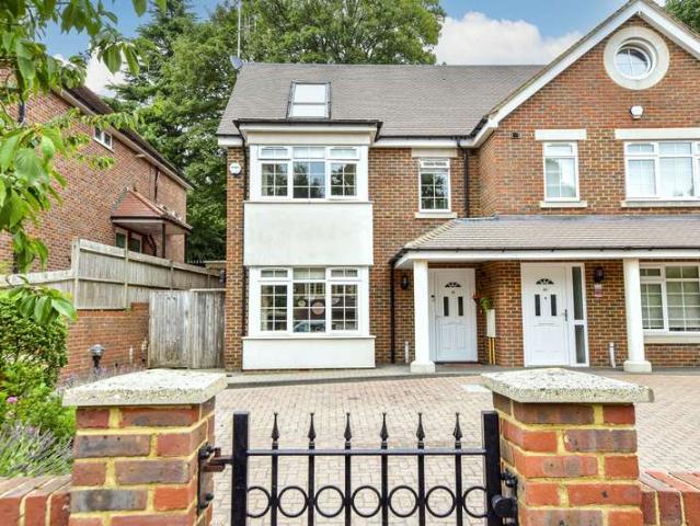 Terraced House for sale in Hillingdon, Northwood