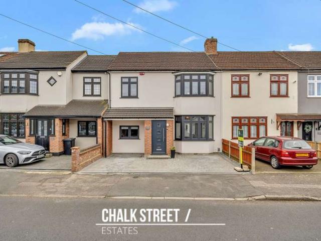 Cottage for sale in Ardleigh Green, Greater London