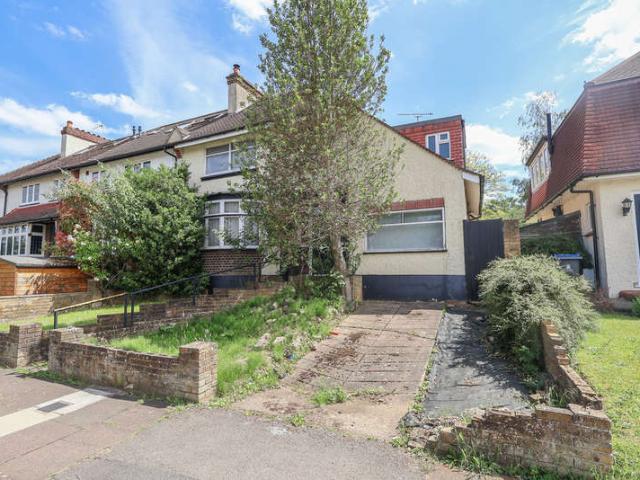 Cottage for sale in Berrylands, Greater London