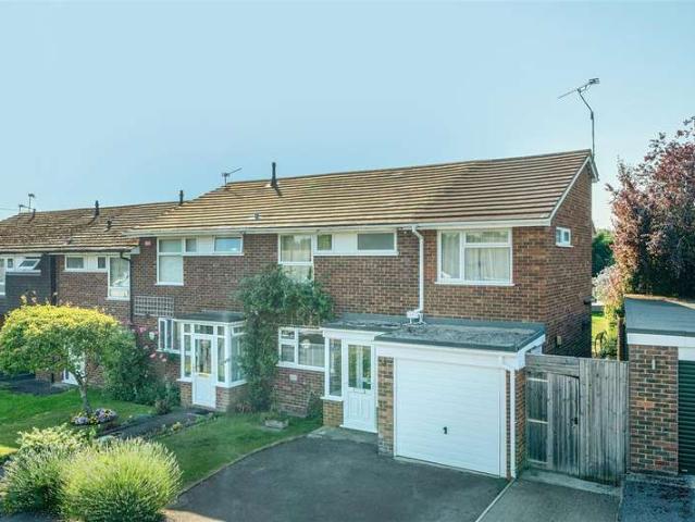Cottage for sale in Emmbrook, Wokingham