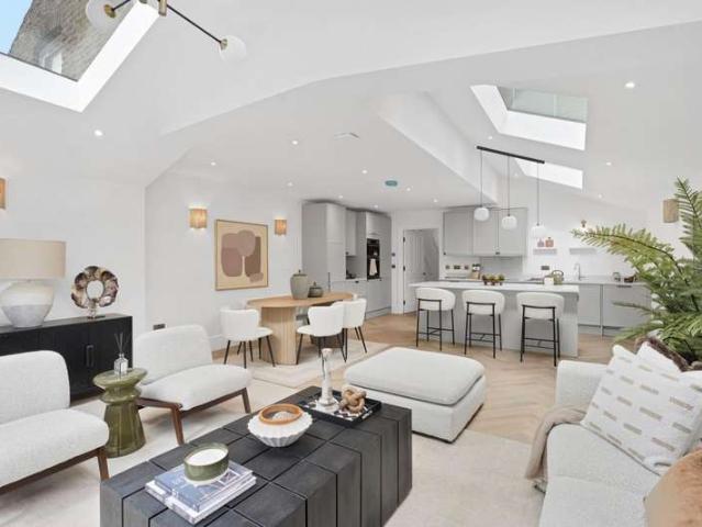 Cottage for sale in Herne Hill, Greater London
