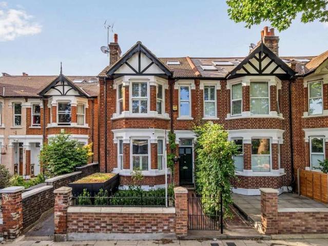 Cottage for sale in London Borough of Ealing, Hanwell