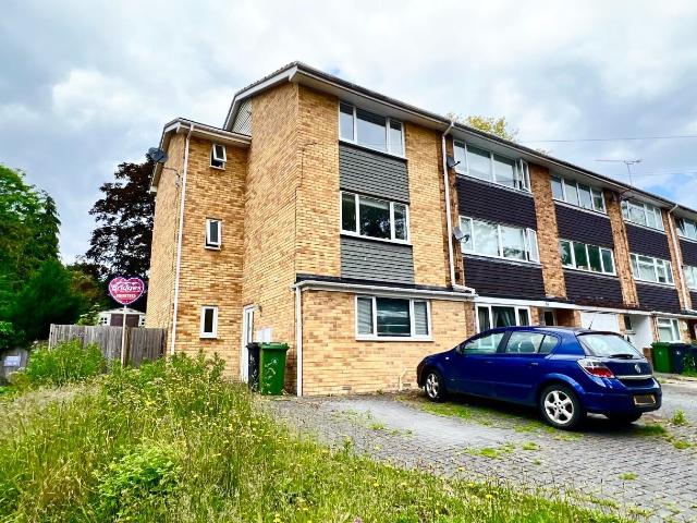 House for rent in Heol-las, Surrey