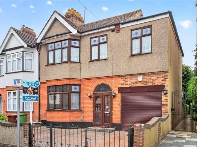Cottage for sale in Greater London