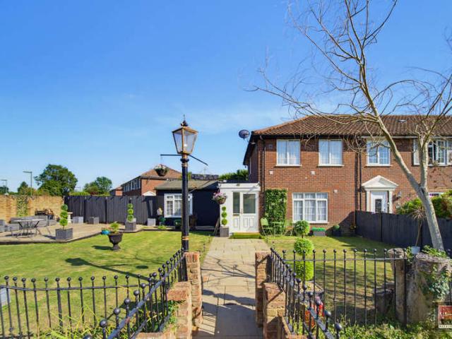 Cottage for sale in Lower Halliford, Surrey
