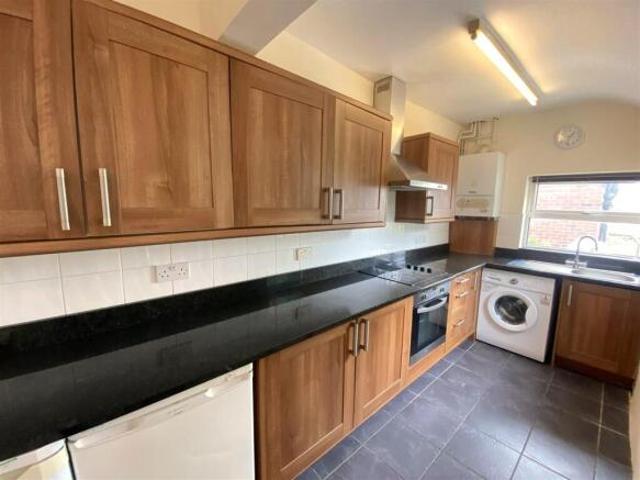 Cottage for rent in Birkendale, Sheffield