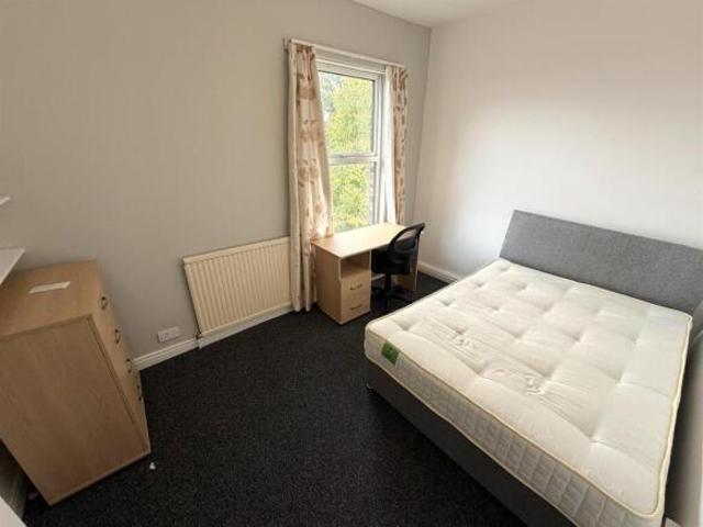 Cottage for rent in Birkendale, Sheffield