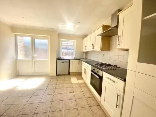 House for rent in Green Close, Warwickshire