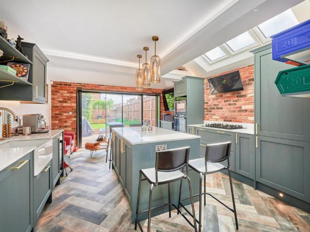 Terraced House for rent in St Albans