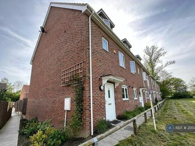 House for rent in Navestock Side, Essex