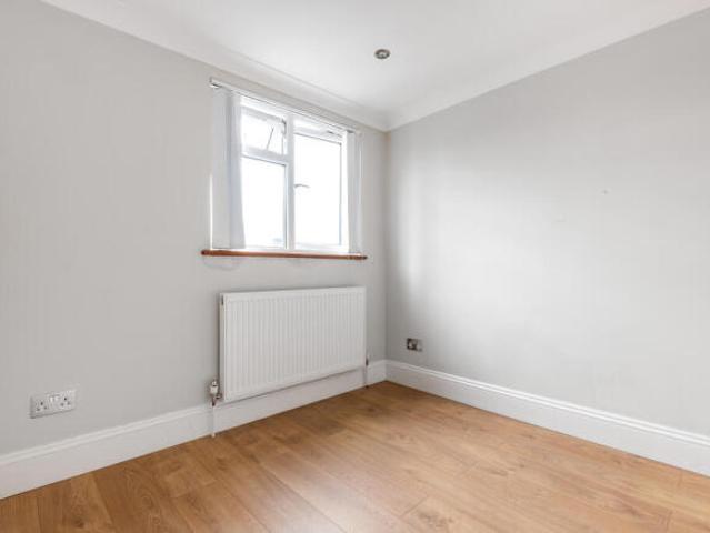 Cottage for rent in Greater London