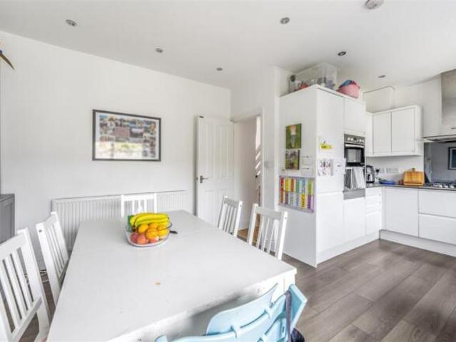 Cottage for rent in Twickenham, Greater London