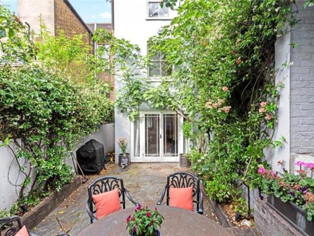 Cottage for rent in Cat Hill, England