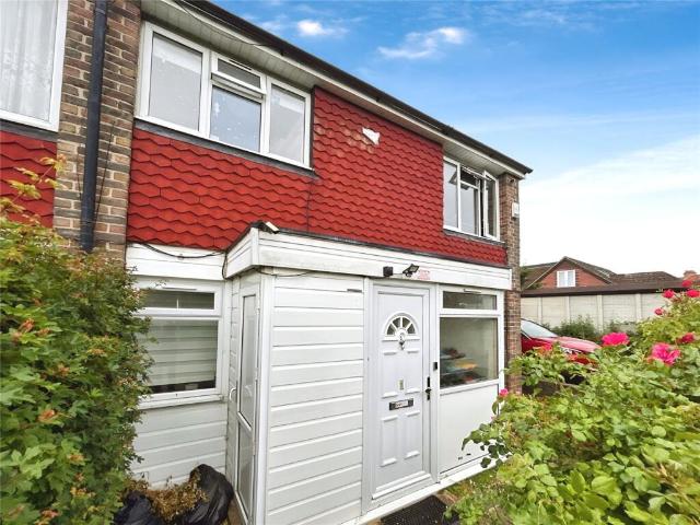 Terraced House for rent in Sutton