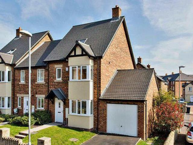 House for rent in Tranmere Park, Guiseley