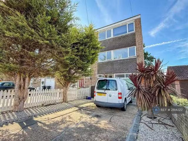 House for rent in Holland-on-Sea, Dale Hill