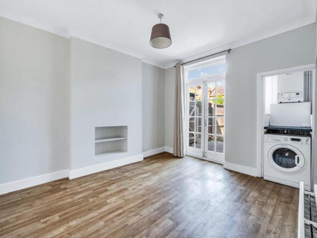 Cottage for rent in Greater London