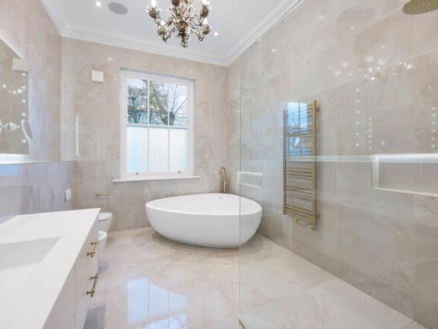 Cottage for rent in Chelsea, Greater London