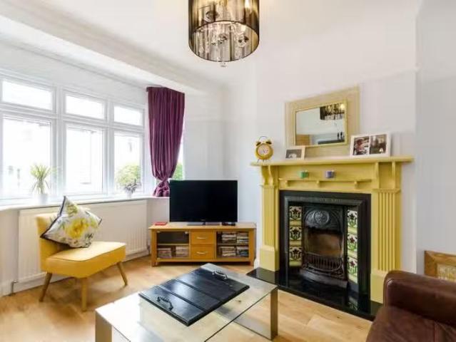 House for rent in Motspur Park, Greater London