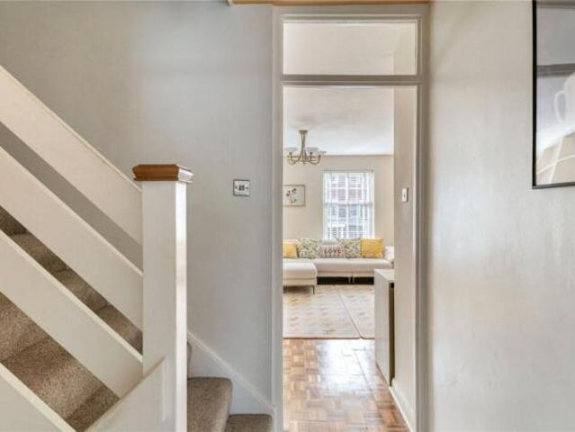 Cottage for rent in Wimbledon, Greater London